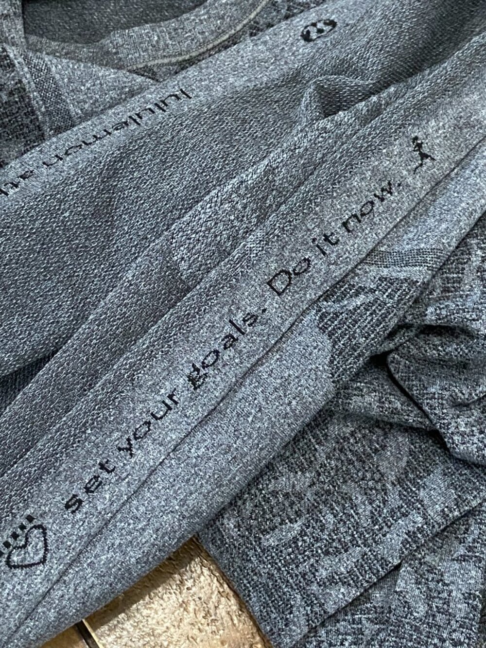 Lululemon Swiftly Tech Long Sleeve Crew Paisley Heathered Black Gray 10 - Picture 5 of 9